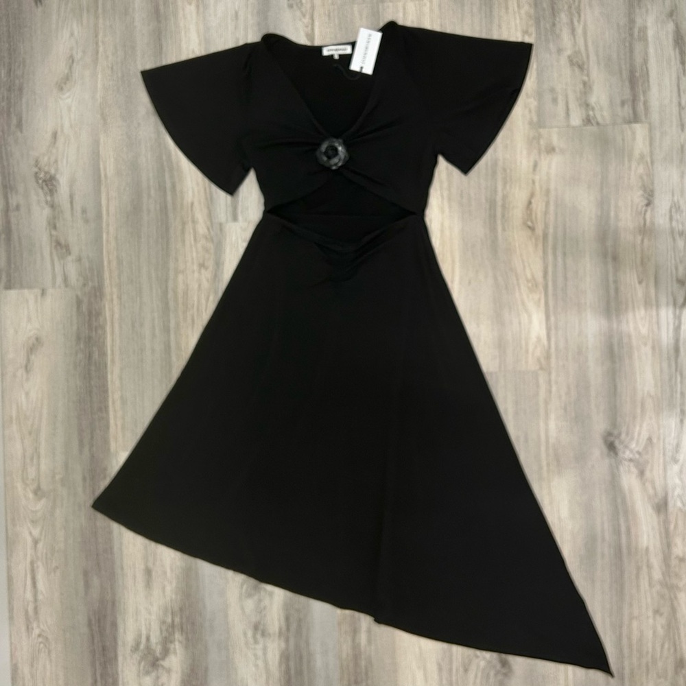 NWT WeWoreWhat Black Asymmetrical Cutout Dress Short Sleeve Flower Pin Size L